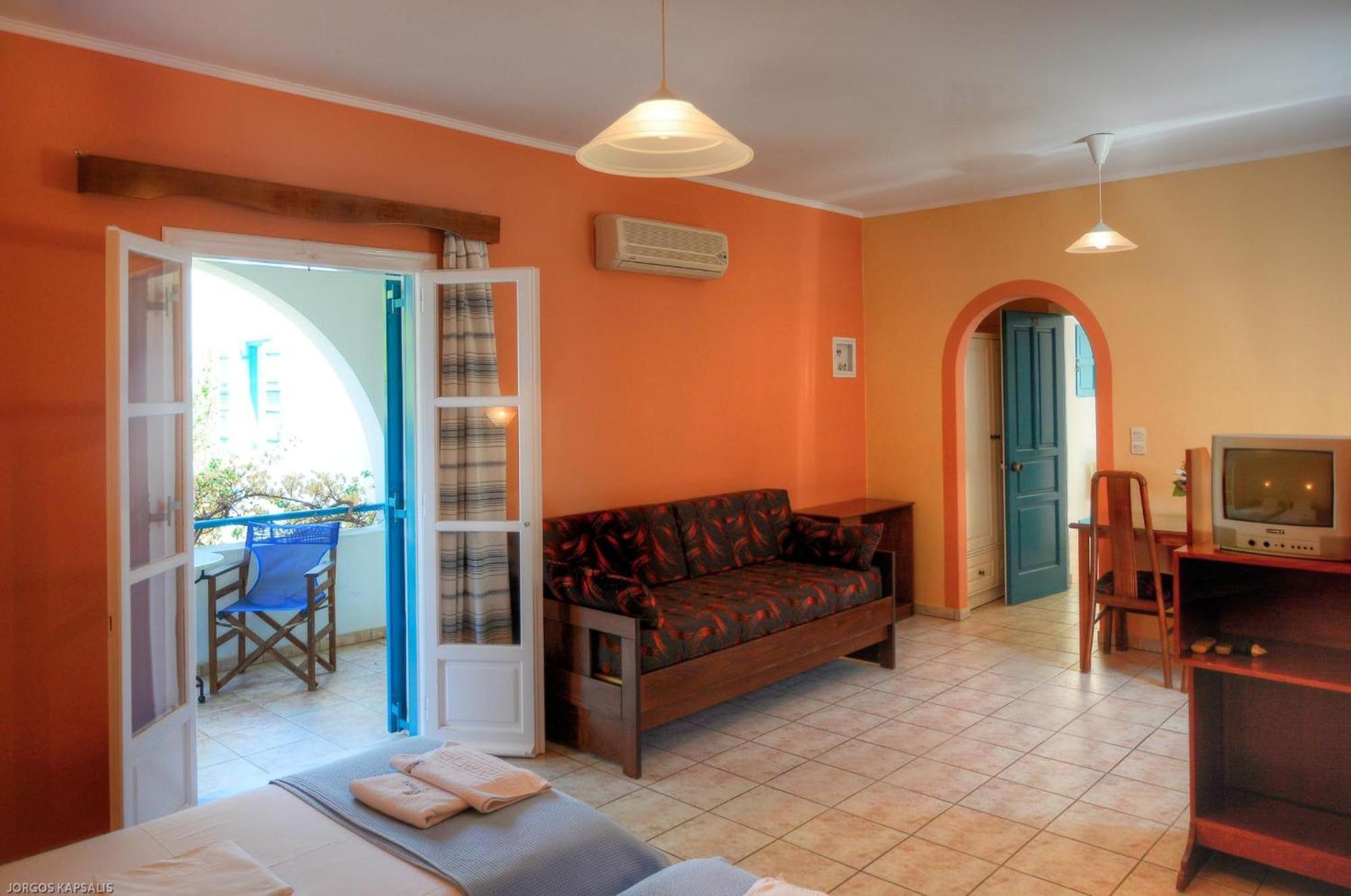 Gryspo'S Hotel Aegiali Room photo