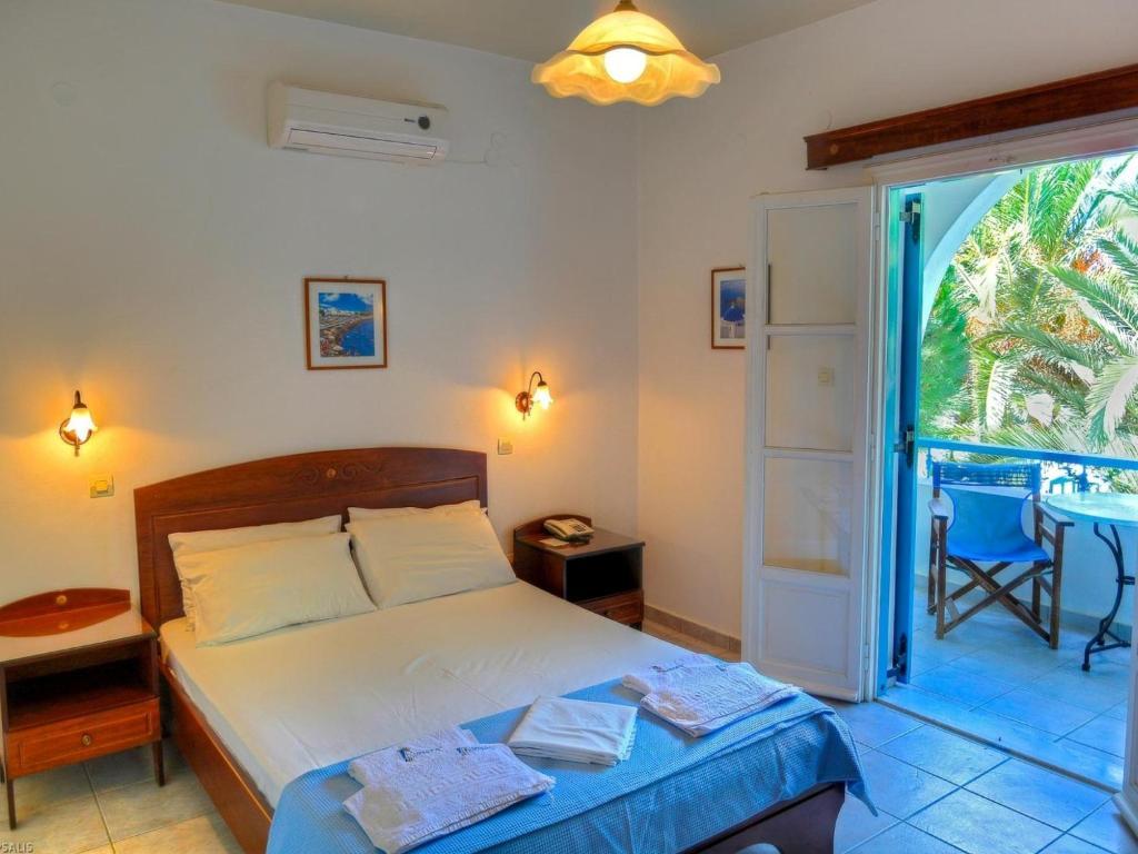 Gryspo'S Hotel Aegiali Room photo