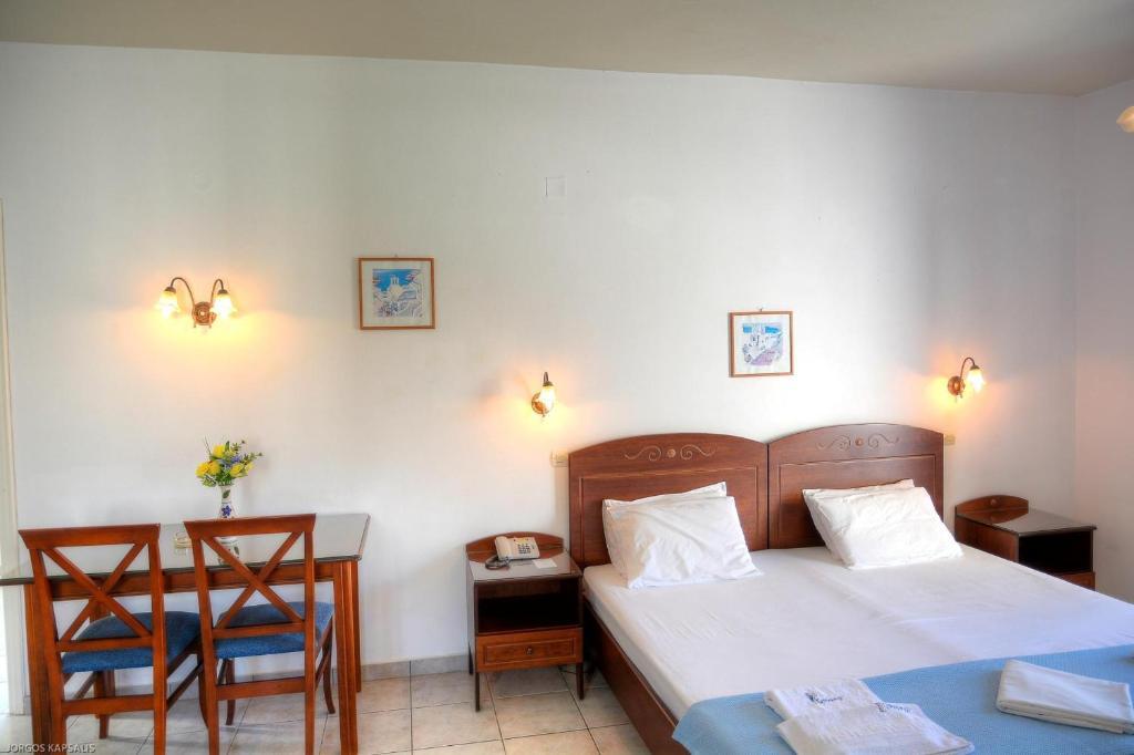 Gryspo'S Hotel Aegiali Room photo